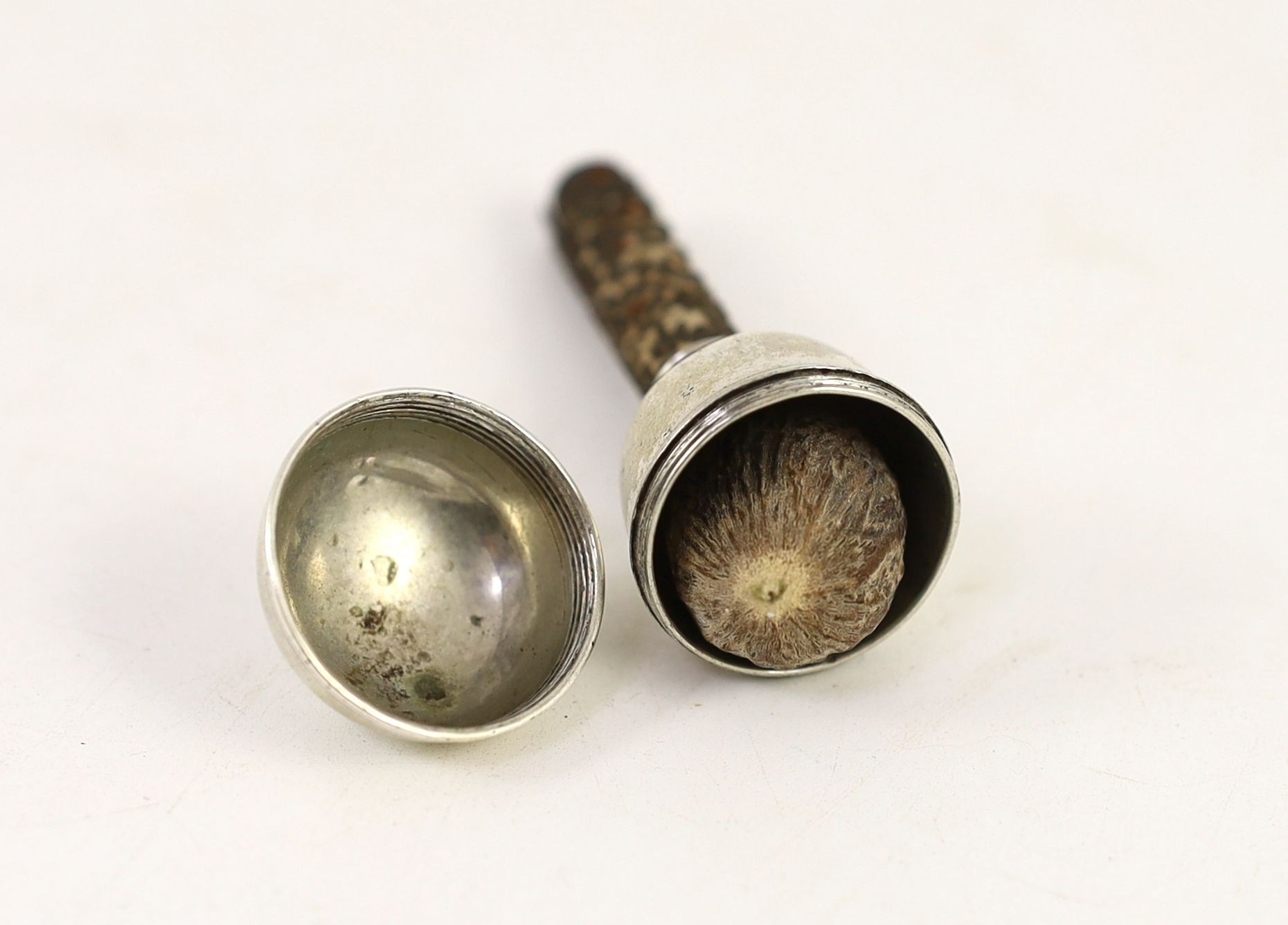 A Georgian silver nutmeg grater/corkscrew, of mace form